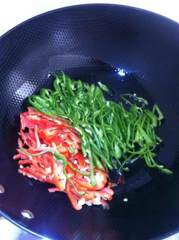 青椒炒河虾的做法步骤3
