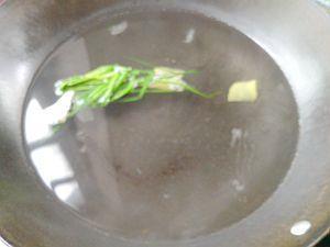 红枣炖乳鸽汤的做法步骤3