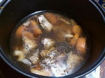 胡萝卜香菇鸡汤的做法步骤1