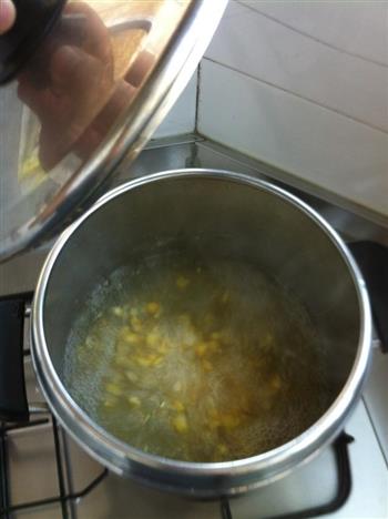 玉米地瓜粥的做法步骤1