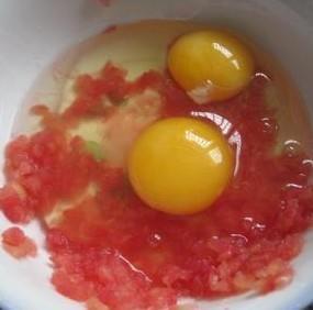西红柿与鸡蛋的另一做法-西红柿厚蛋烧的做法步骤2