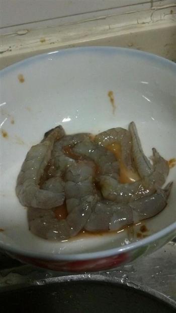 鲜虾海带汤—有康师傅鲜虾鱼板面的味道的做法步骤2