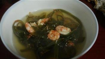 鲜虾海带汤—有康师傅鲜虾鱼板面的味道的做法步骤3