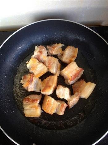 板栗鸡蛋红烧肉的做法步骤3