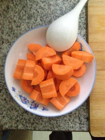 龙骨玉米胡萝卜汤的做法步骤3