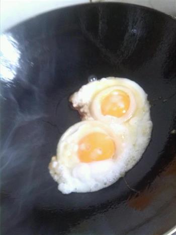 洋葱圈煎鸡蛋的做法图解3