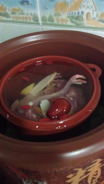 美味鸽子炖汤的做法图解3