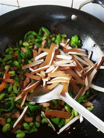 青椒豆干毛豆炒肉丝的做法步骤7