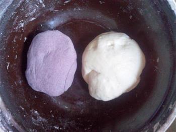 紫米面双色玫瑰馒头的做法图解3