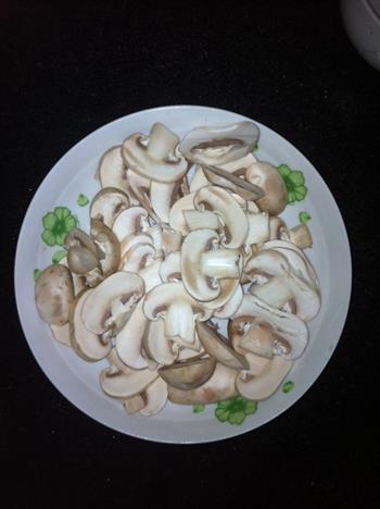 荠菜溜蘑菇的做法步骤1