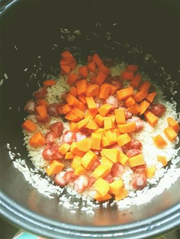 胡萝卜腊肠饭的做法步骤1