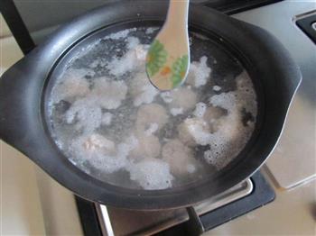菠菜蘑菇汆丸汤的做法步骤6