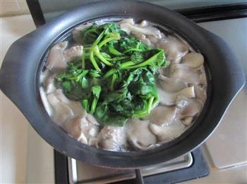 菠菜蘑菇汆丸汤的做法步骤8