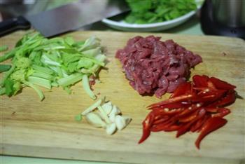 小炒黄牛肉芹菜的做法步骤2