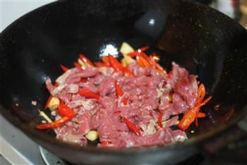 小炒黄牛肉芹菜的做法步骤4