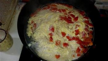 西红柿酸汤面的做法步骤4