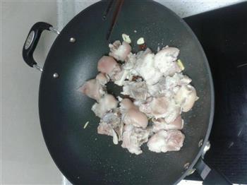 红烧猪手  十  鲜菇汤的做法步骤4