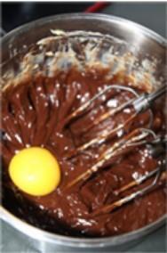 杏仁巧克力小蛋糕的做法步骤3