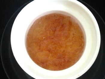 雪蛤木瓜桃胶炖奶的做法图解2