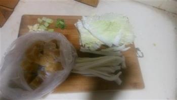 白菜炖冻豆腐-甜辣酱香版的做法步骤1