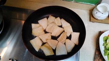 香煎杏鲍菇干锅肉的做法步骤2