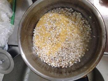 南瓜小米养胃粥的做法图解2