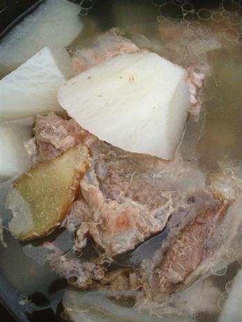 白萝卜猪骨汤的做法步骤1