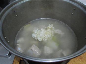 荷仙菇排骨汤的做法图解6