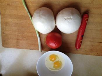 西红柿鸡蛋炒馒头丁的做法步骤1