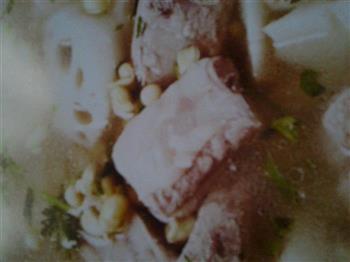 莲藕黄豆排骨汤的做法步骤1
