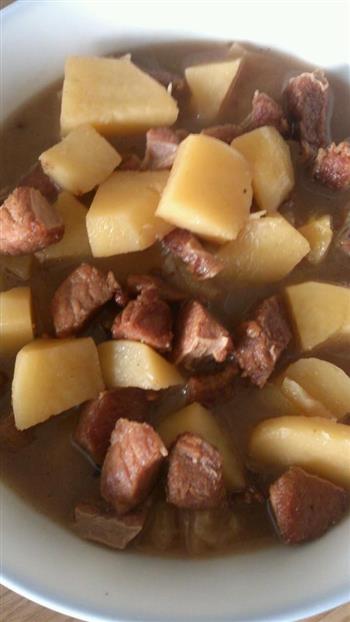 红烧牛肉炖土豆的做法步骤1