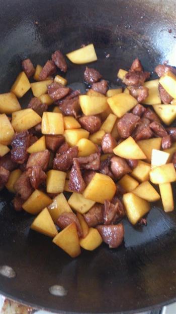 红烧牛肉炖土豆的做法图解2