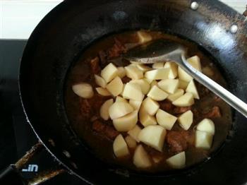 无酱油版土豆烧排骨的做法步骤8