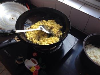 自制火腿肉丝蛋炒饭的做法步骤2