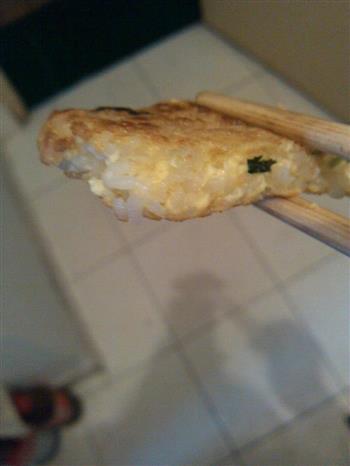 鸡蛋米饭饼的做法步骤3