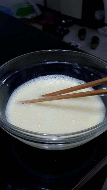 牛奶鸡蛋布丁的做法步骤2