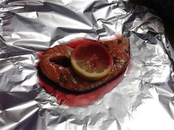 柠檬刺山柑迷迭香烤三文鱼排的做法步骤2