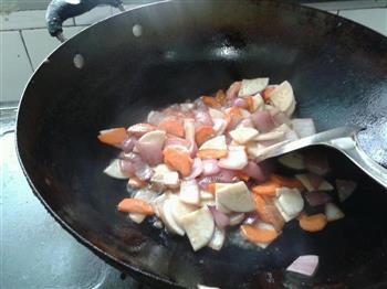 鸡腿菇洋葱胡萝卜青椒炒肉片的做法图解6