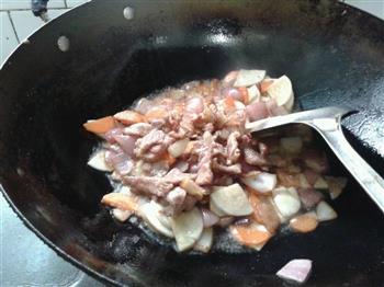 鸡腿菇洋葱胡萝卜青椒炒肉片的做法步骤7