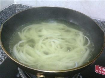 自制炸酱米粉怎么做，自制炸酱米粉怎么做好吃，自制炸酱米粉做法