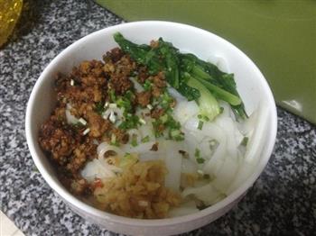 自制炸酱米粉怎么做，自制炸酱米粉怎么做好吃，自制炸酱米粉做法