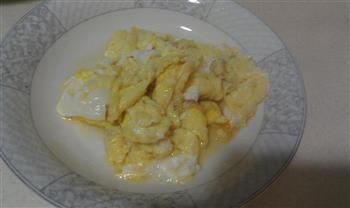 蒜黄炒鸡蛋的做法图解4