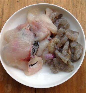 特色菜-淡水鱼遇上海虾的做法步骤1