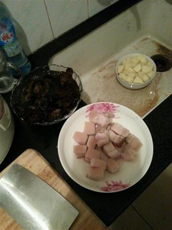 电饭煲红烧肉的做法步骤1
