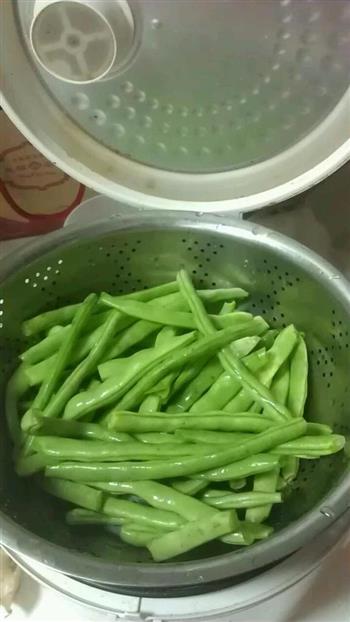 扁豆焖饭的做法步骤2