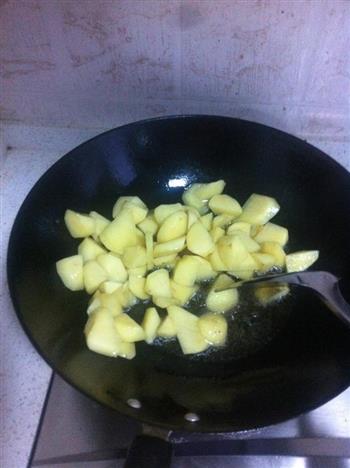 土豆烧鸡腿的做法步骤1