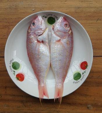 家常菜-西红柿金丝鱼的做法步骤1