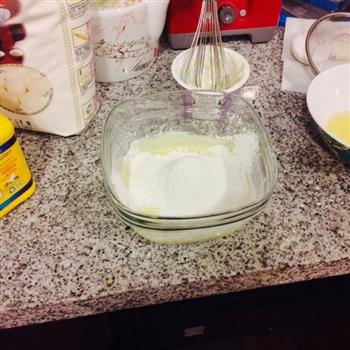 酸奶杯子蛋糕的做法步骤2