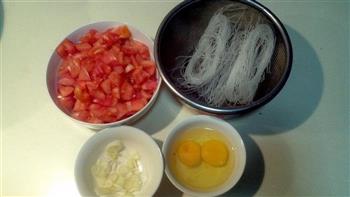 西红柿鸡蛋粉丝的做法图解1