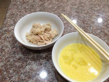 金枪鱼咖喱炒饭的做法步骤2